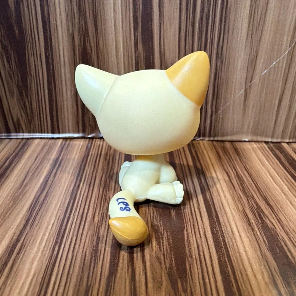 Authentic Littlest Pet Shop LPS #1521 Cream Orange Shorthair Cat Blue Eye Hasbro